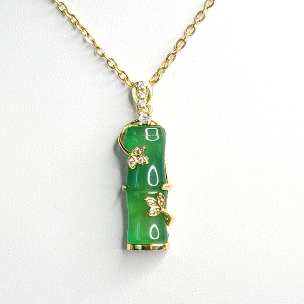 Gold Tone Cable Chain Chalcedony Stone Bamboo Shape Pendant Necklace 18 in